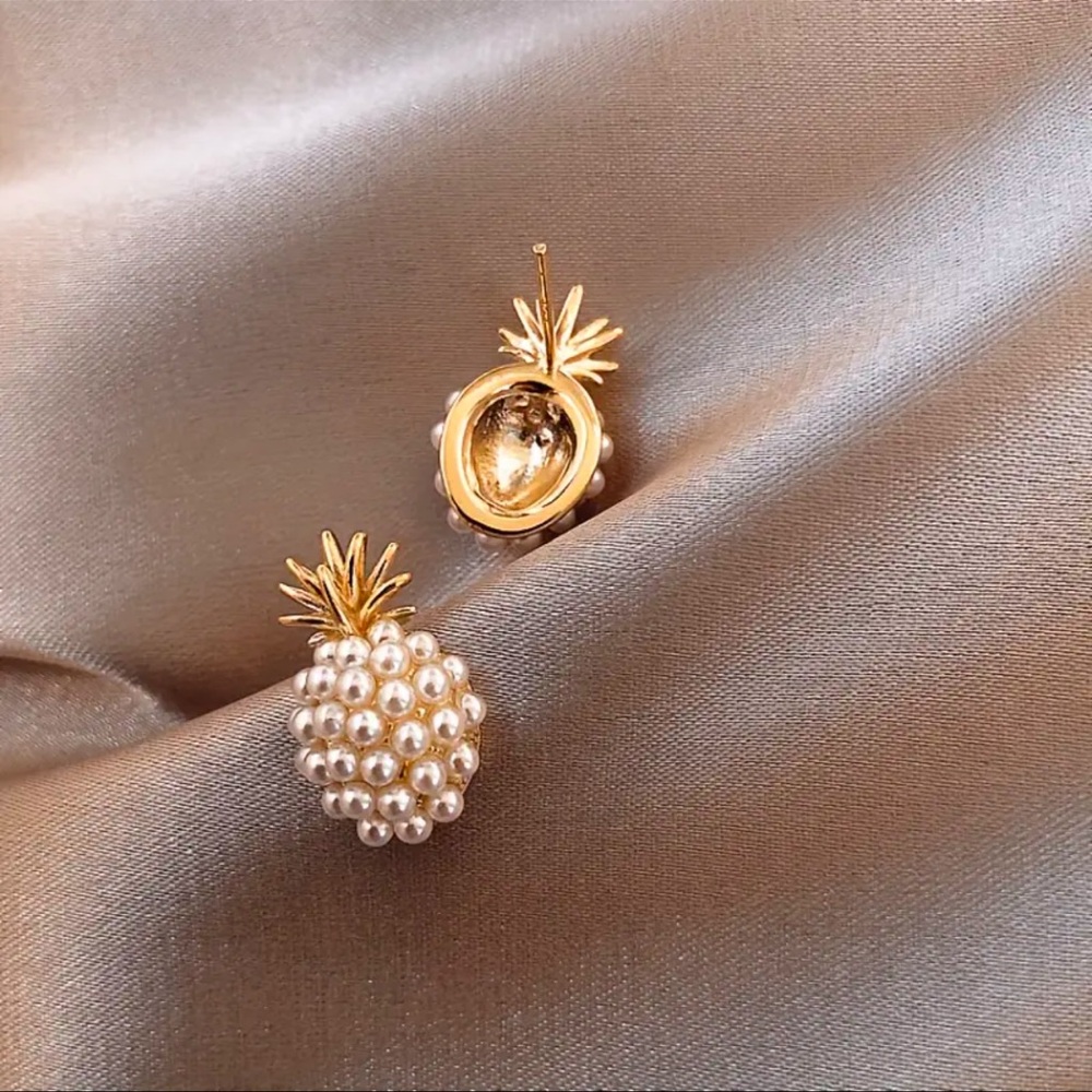 NWOT - Charming Gold and Cream Pineapple Stud Earrings - Picture 5 of 6